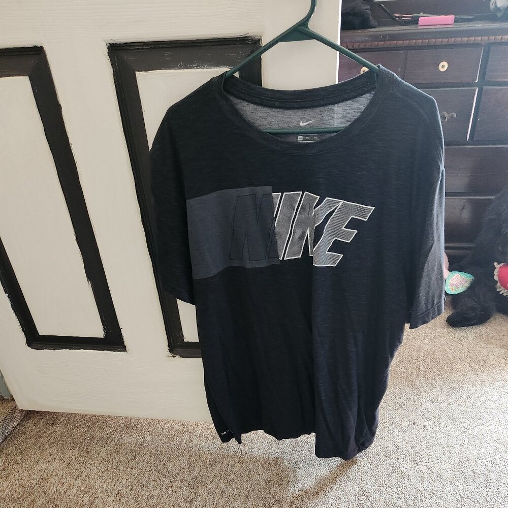 Mens XXL NIKE tshirt